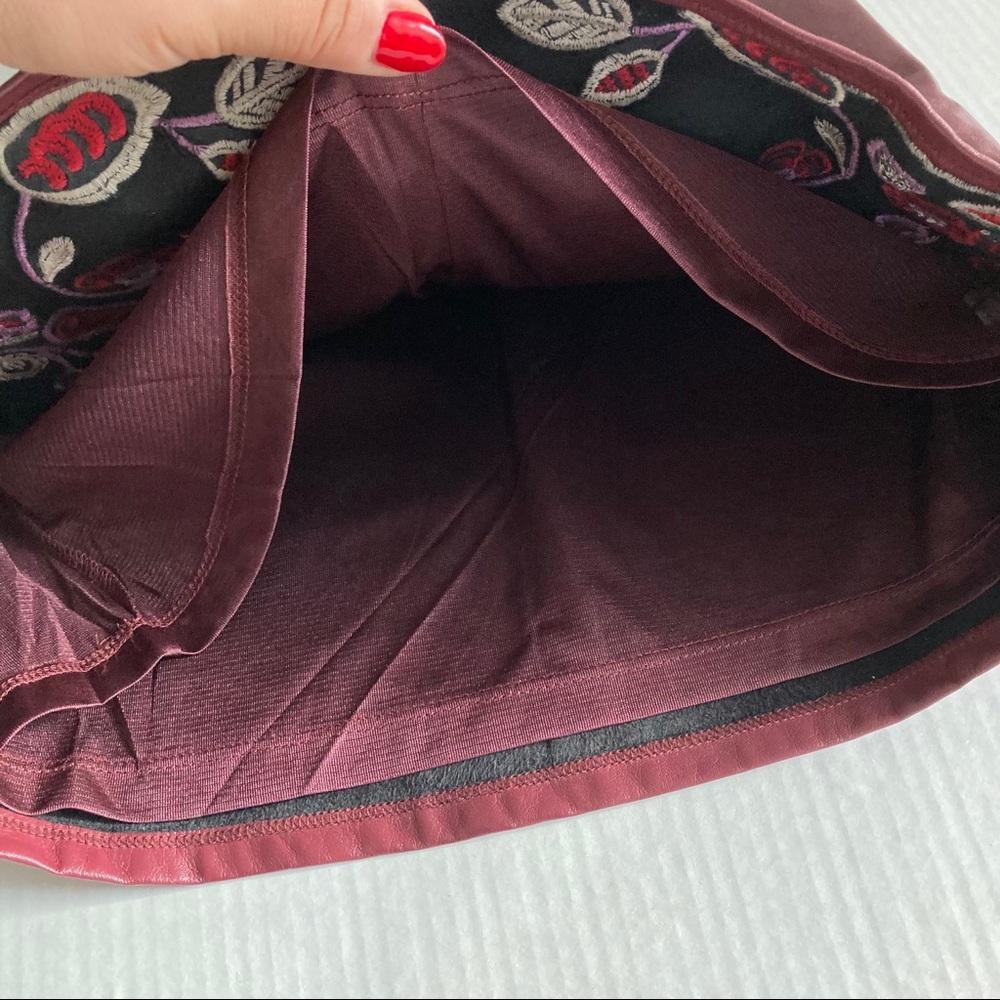 RJC | EMBROIDERED FAUX LEATHER MINI SKIRT | M - Picture 7 of 16